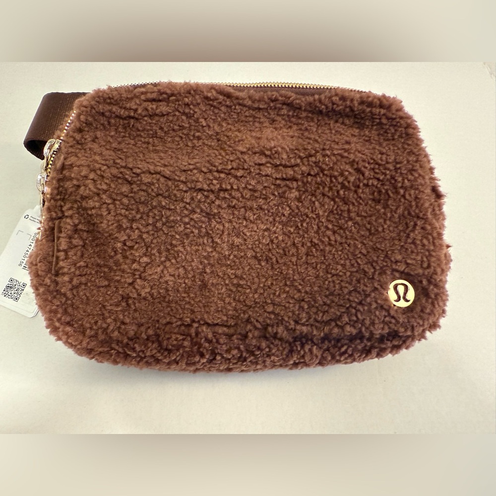Lululemon Everywhere Belt Bag Fleece with Gold Accents, Large, NWT